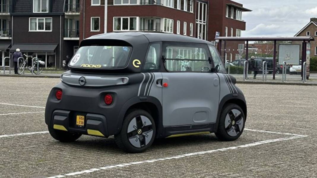 400 bin TL'ye elektrikli otomobil fırsatı! Ne ehliyet ne vergi de yakıt masrafı var, 15 yaşındakiler bile sürebilir 1